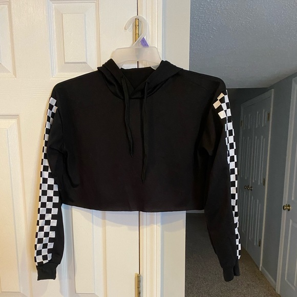 Tops - black cropped sweatshirt